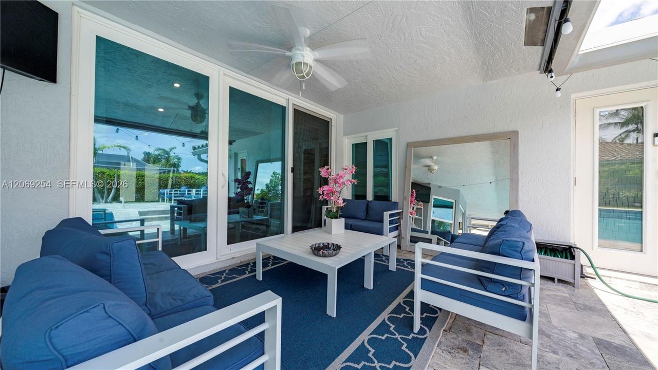 For Sale: $869,000 (4 beds, 2 baths, 2287 Square Feet)