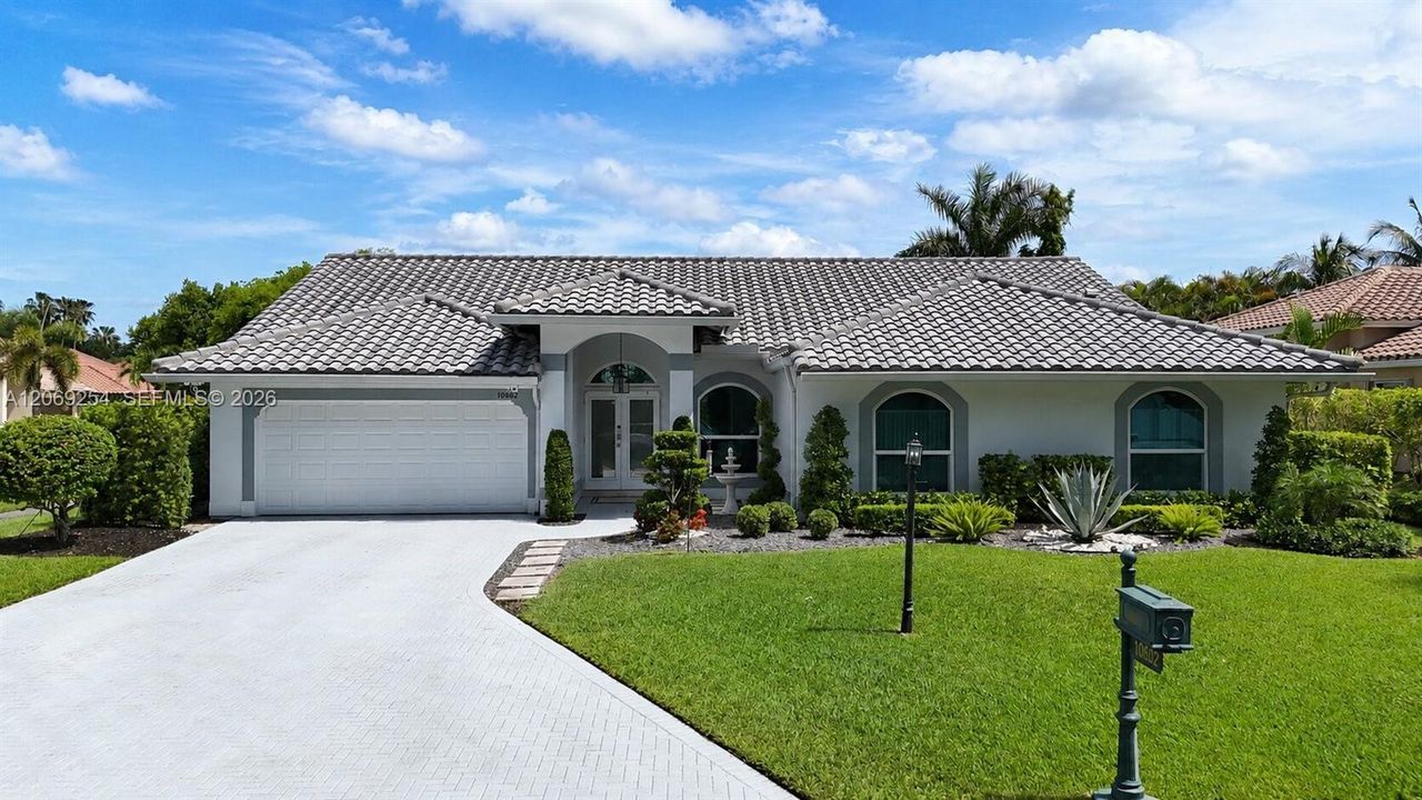 For Sale: $869,000 (4 beds, 2 baths, 2287 Square Feet)