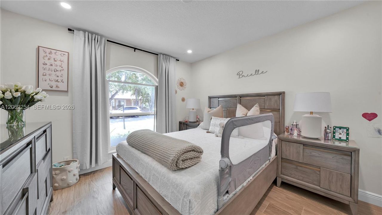 For Sale: $869,000 (4 beds, 2 baths, 2287 Square Feet)