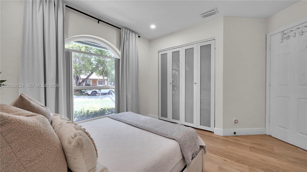 For Sale: $869,000 (4 beds, 2 baths, 2287 Square Feet)