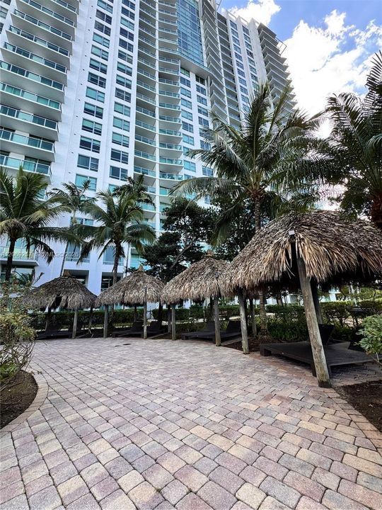 For Sale: $460,000 (3 beds, 2 baths, 1271 Square Feet)
