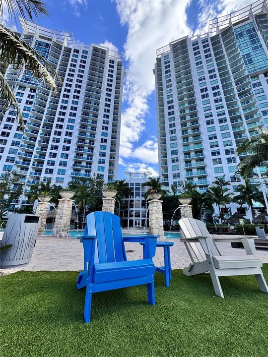 For Sale: $460,000 (3 beds, 2 baths, 1271 Square Feet)