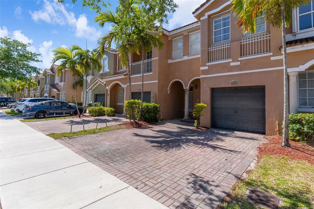 For Rent: $3,700 (4 beds, 2 baths, 1732 Square Feet)