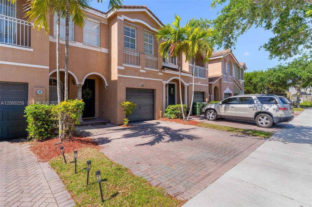 For Rent: $3,700 (4 beds, 2 baths, 1732 Square Feet)