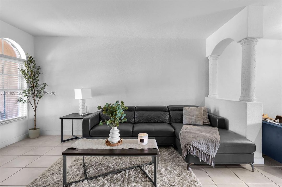 For Rent: $3,700 (4 beds, 2 baths, 1732 Square Feet)