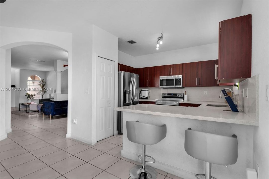 For Rent: $3,700 (4 beds, 2 baths, 1732 Square Feet)