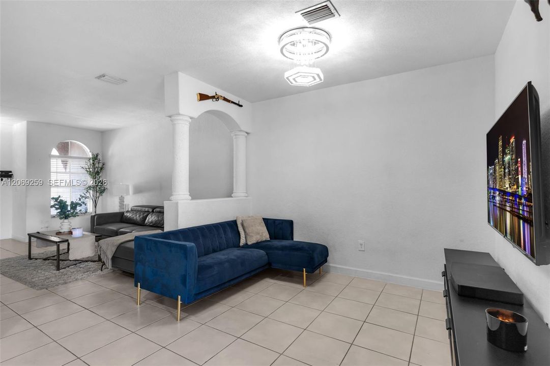 For Rent: $3,700 (4 beds, 2 baths, 1732 Square Feet)