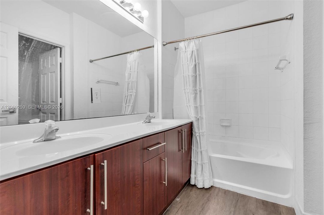 For Rent: $3,700 (4 beds, 2 baths, 1732 Square Feet)