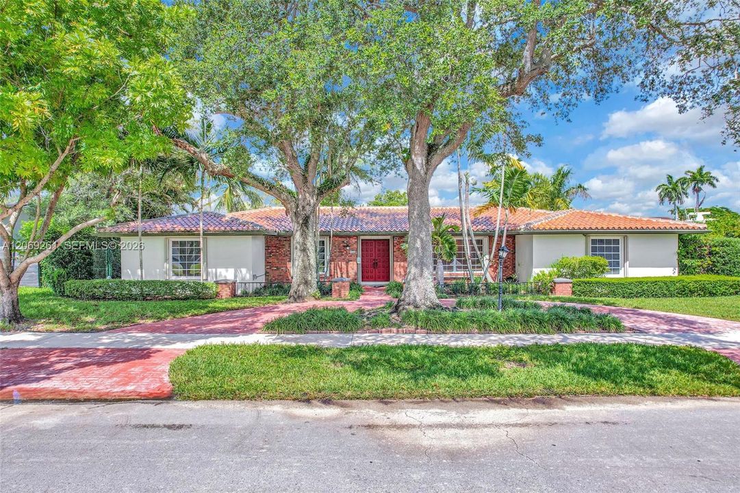 For Sale: $1,250,000 (5 beds, 2 baths, 2996 Square Feet)