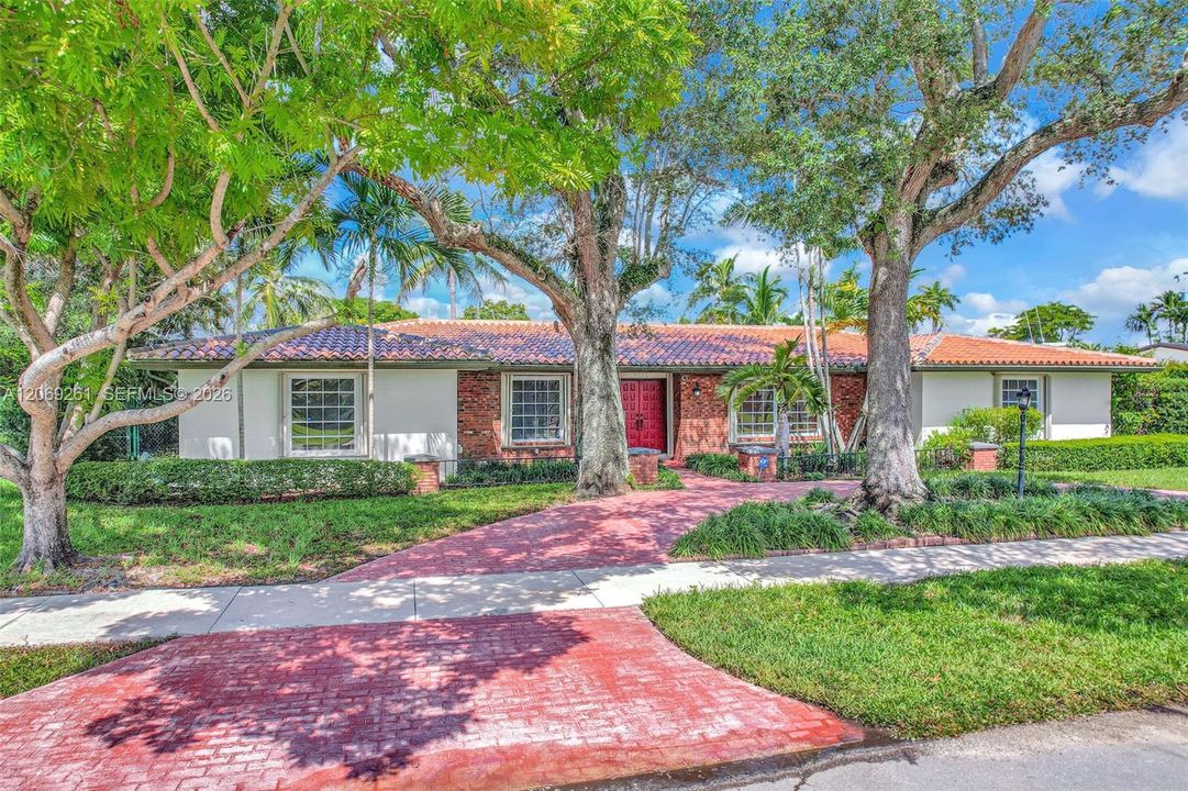 For Sale: $1,250,000 (5 beds, 2 baths, 2996 Square Feet)