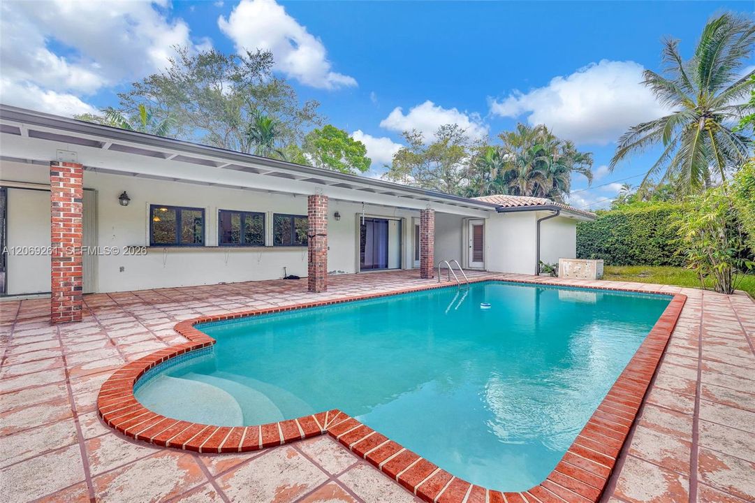 For Sale: $1,250,000 (5 beds, 2 baths, 2996 Square Feet)