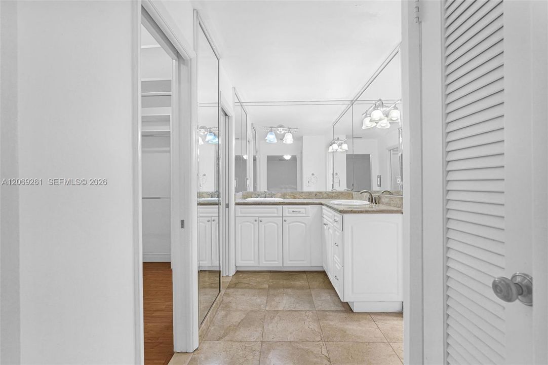 For Sale: $1,250,000 (5 beds, 2 baths, 2996 Square Feet)