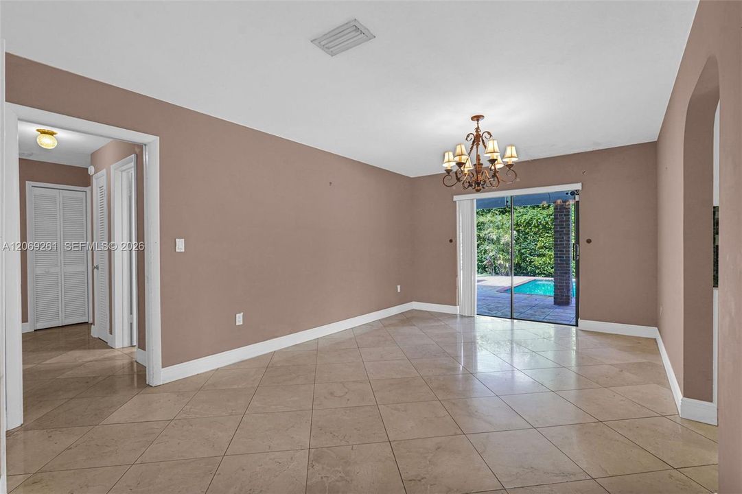 For Sale: $1,250,000 (5 beds, 2 baths, 2996 Square Feet)