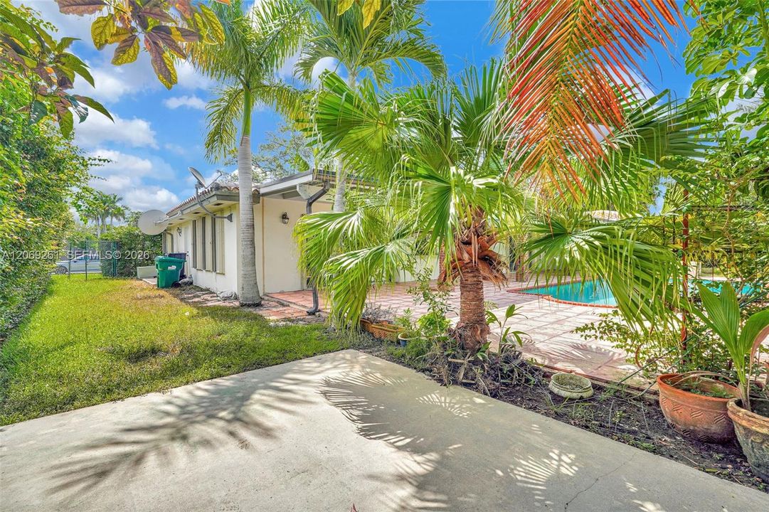 For Sale: $1,250,000 (5 beds, 2 baths, 2996 Square Feet)