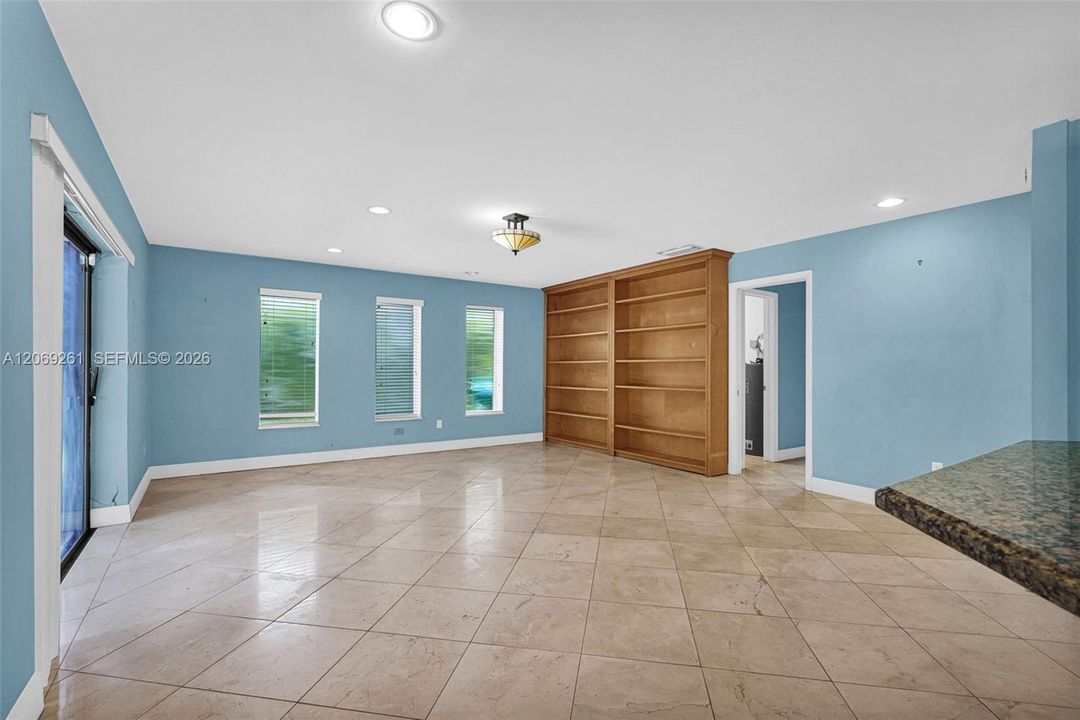 For Sale: $1,250,000 (5 beds, 2 baths, 2996 Square Feet)