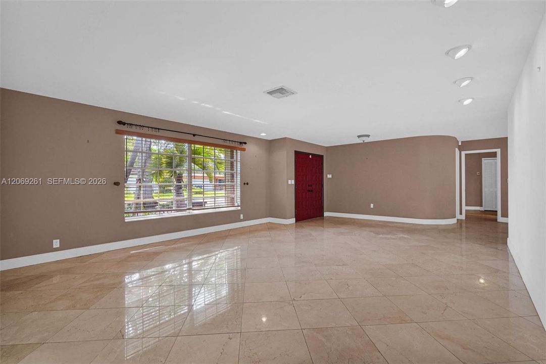 For Sale: $1,250,000 (5 beds, 2 baths, 2996 Square Feet)