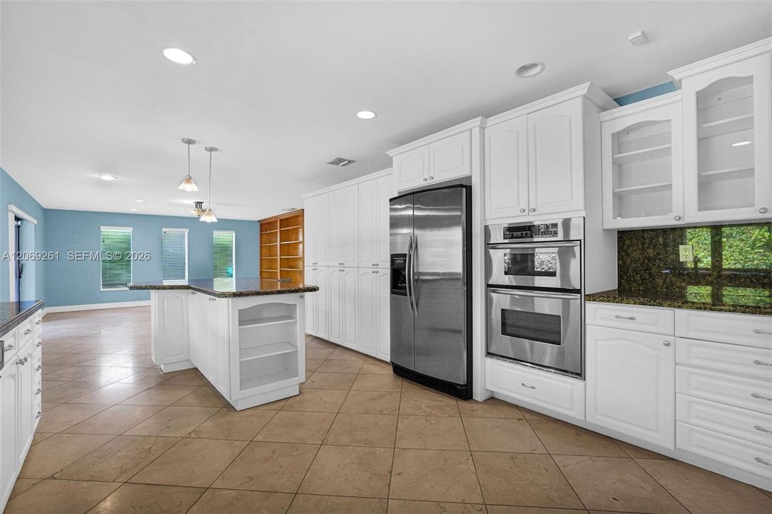 For Sale: $1,250,000 (5 beds, 2 baths, 2996 Square Feet)