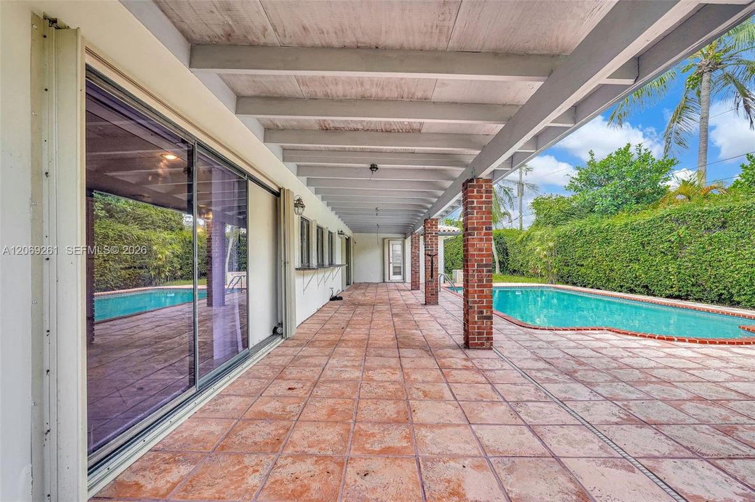 For Sale: $1,250,000 (5 beds, 2 baths, 2996 Square Feet)