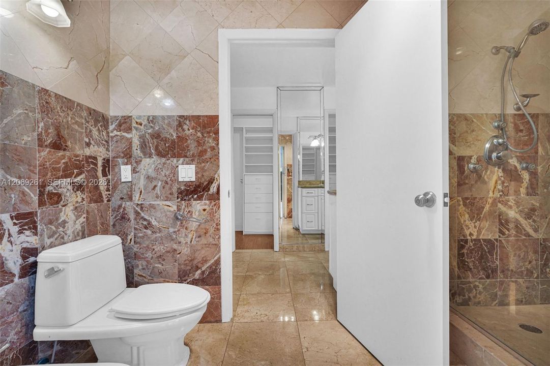 For Sale: $1,250,000 (5 beds, 2 baths, 2996 Square Feet)