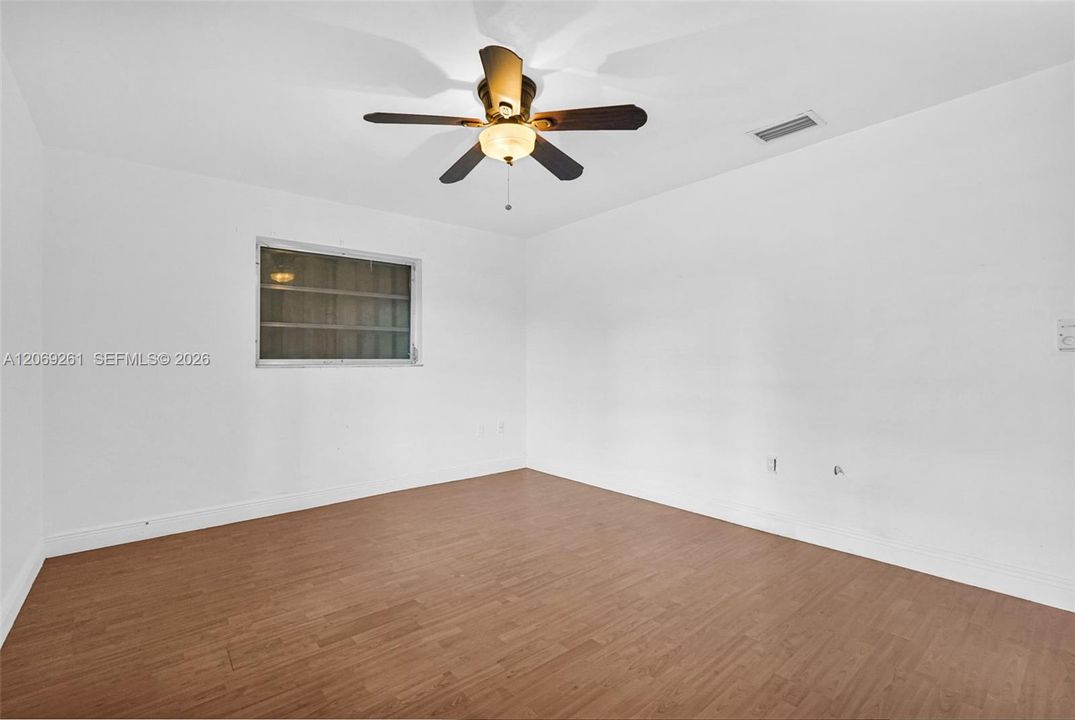 For Sale: $1,250,000 (5 beds, 2 baths, 2996 Square Feet)