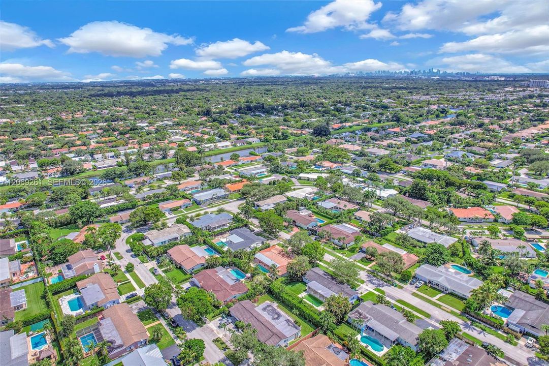 For Sale: $1,250,000 (5 beds, 2 baths, 2996 Square Feet)