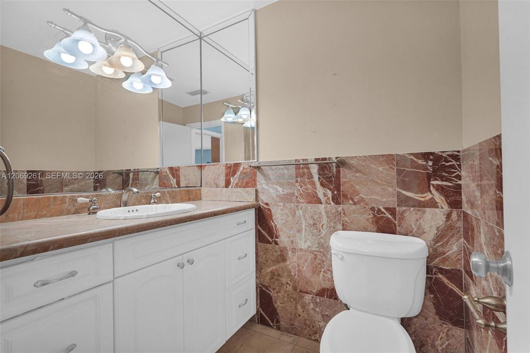 For Sale: $1,250,000 (5 beds, 2 baths, 2996 Square Feet)