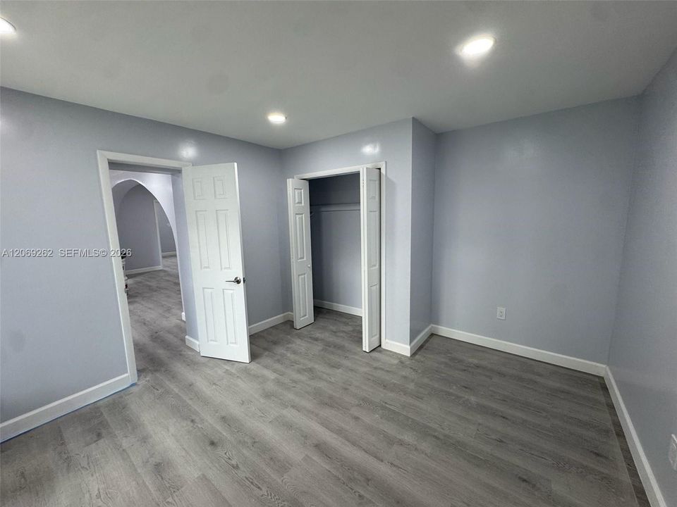 For Rent: $2,650 (2 beds, 1 baths, 3070 Square Feet)
