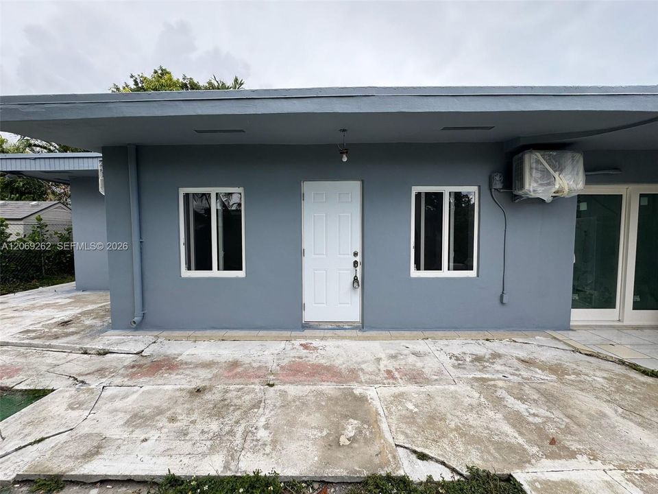 For Rent: $2,650 (2 beds, 1 baths, 3070 Square Feet)