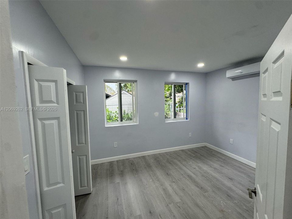 For Rent: $2,650 (2 beds, 1 baths, 3070 Square Feet)