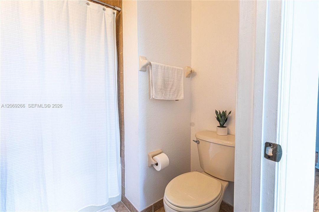 For Sale: $390,000 (3 beds, 2 baths, 1385 Square Feet)