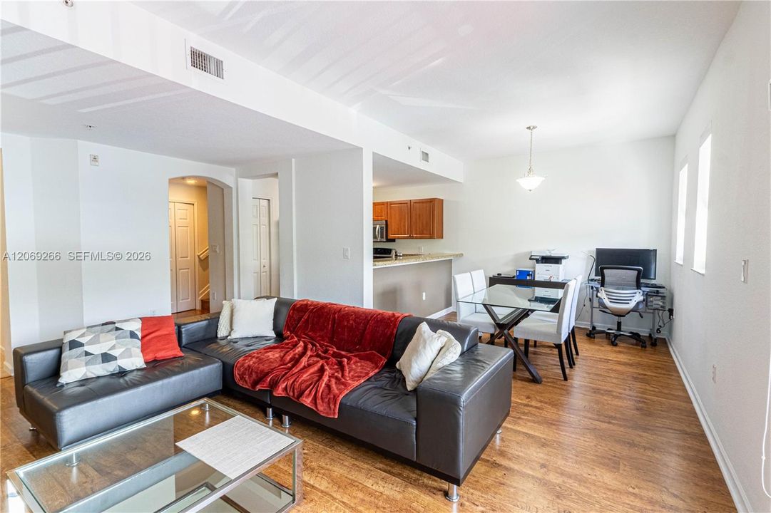 For Sale: $390,000 (3 beds, 2 baths, 1385 Square Feet)