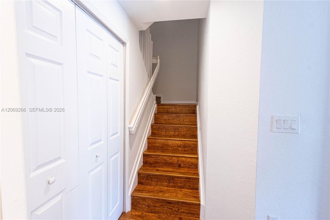 For Sale: $390,000 (3 beds, 2 baths, 1385 Square Feet)