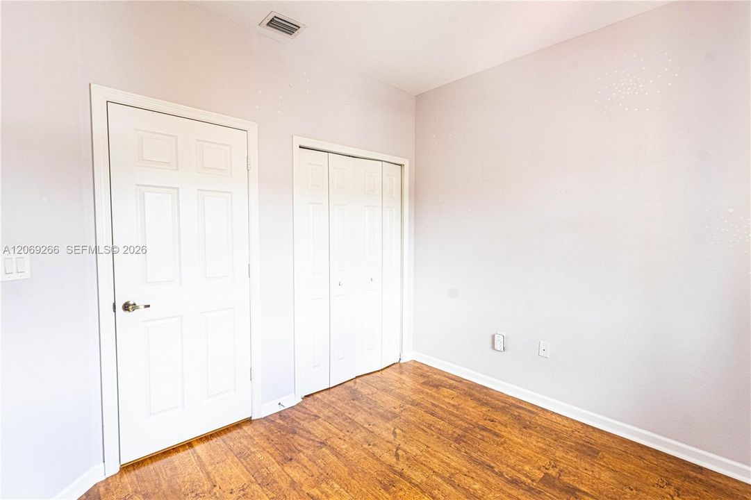 For Sale: $390,000 (3 beds, 2 baths, 1385 Square Feet)