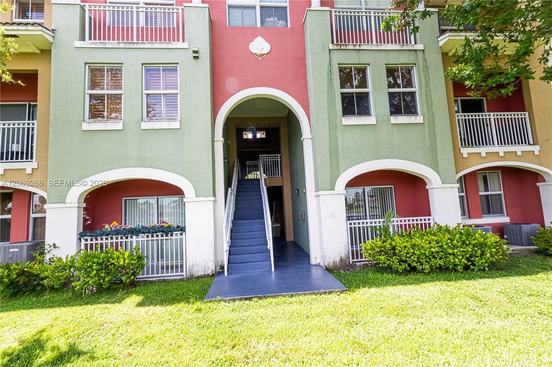 For Sale: $390,000 (3 beds, 2 baths, 1385 Square Feet)