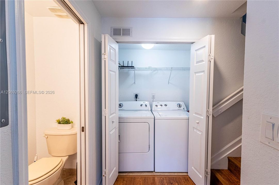 For Sale: $390,000 (3 beds, 2 baths, 1385 Square Feet)
