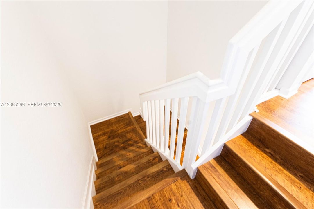 For Sale: $390,000 (3 beds, 2 baths, 1385 Square Feet)