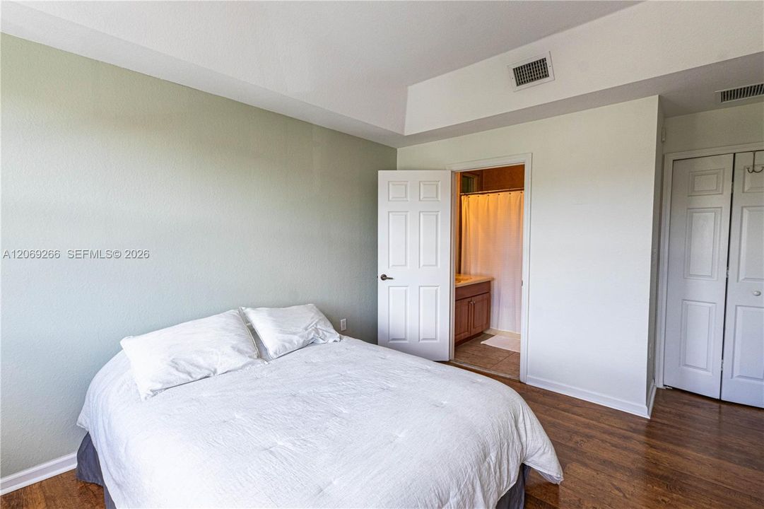 For Sale: $390,000 (3 beds, 2 baths, 1385 Square Feet)