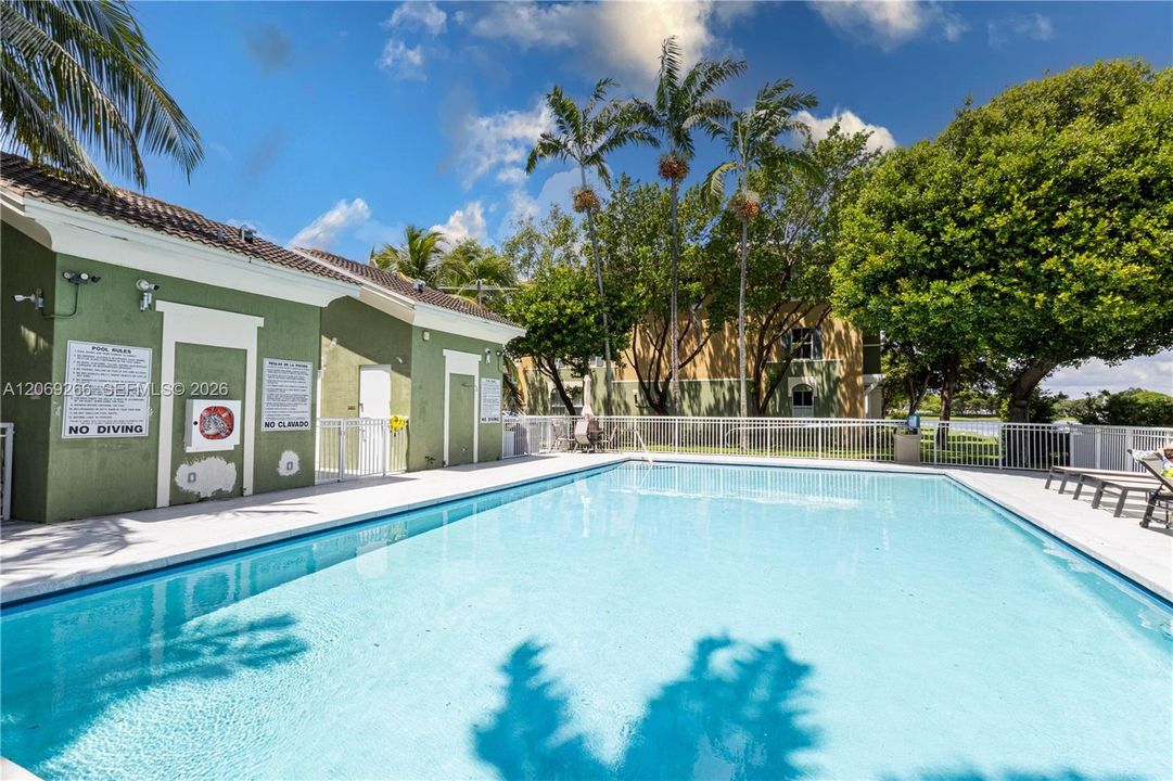 For Sale: $390,000 (3 beds, 2 baths, 1385 Square Feet)
