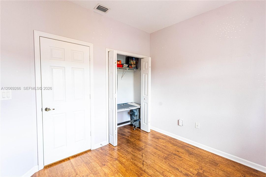 For Sale: $390,000 (3 beds, 2 baths, 1385 Square Feet)