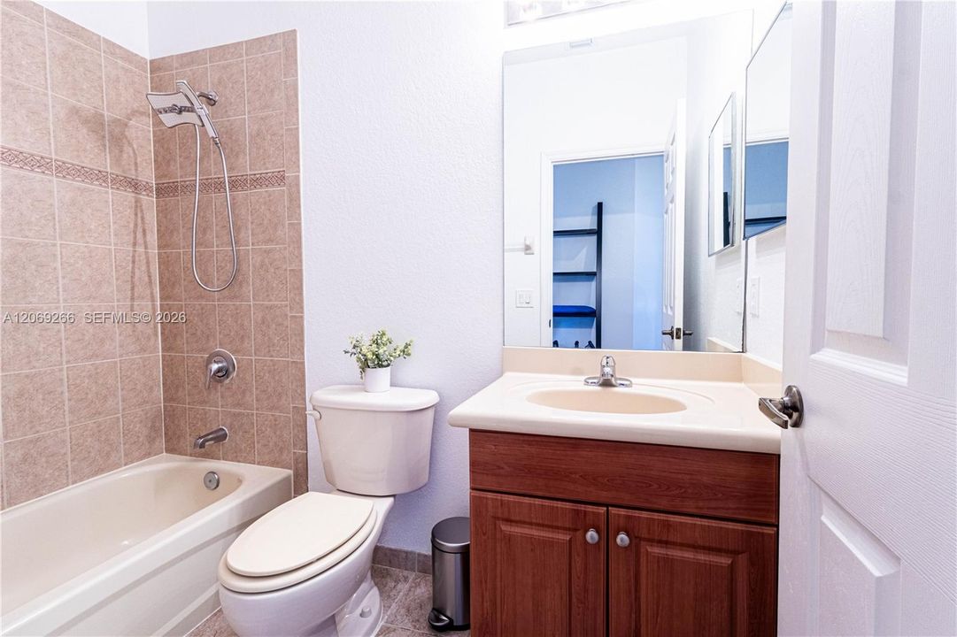 For Sale: $390,000 (3 beds, 2 baths, 1385 Square Feet)