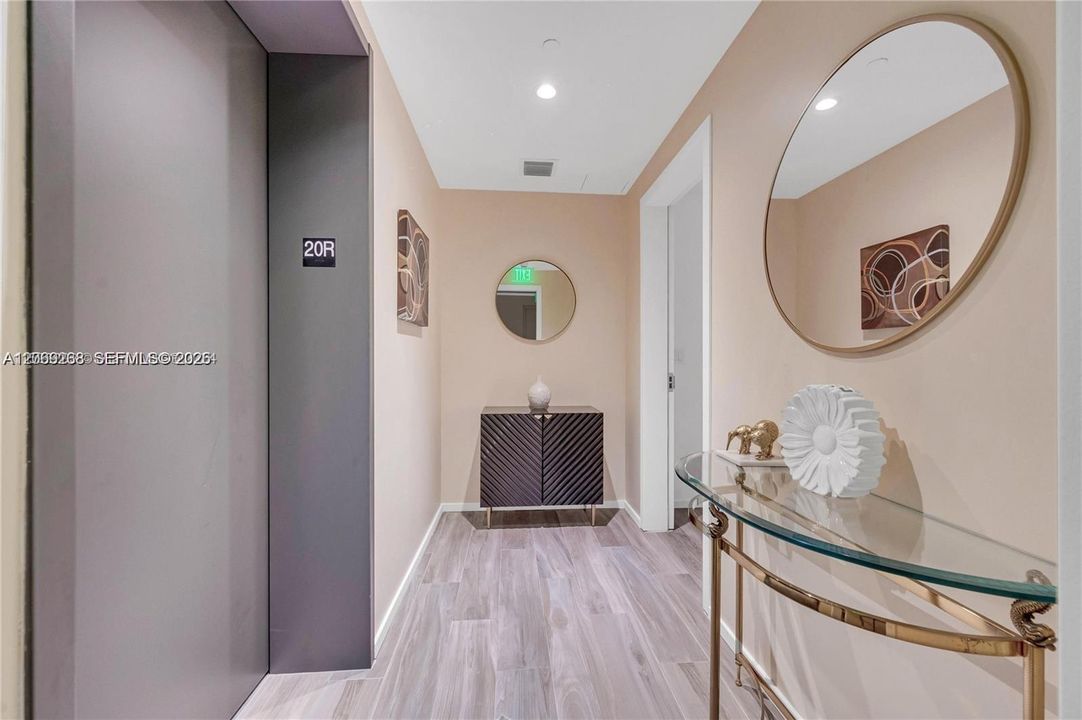 Active With Contract: $4,150 (1 beds, 2 baths, 881 Square Feet)