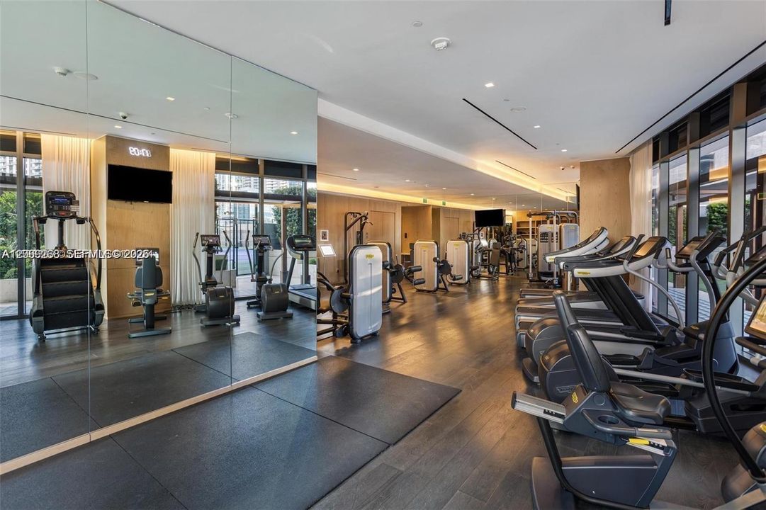 Active With Contract: $4,150 (1 beds, 2 baths, 881 Square Feet)