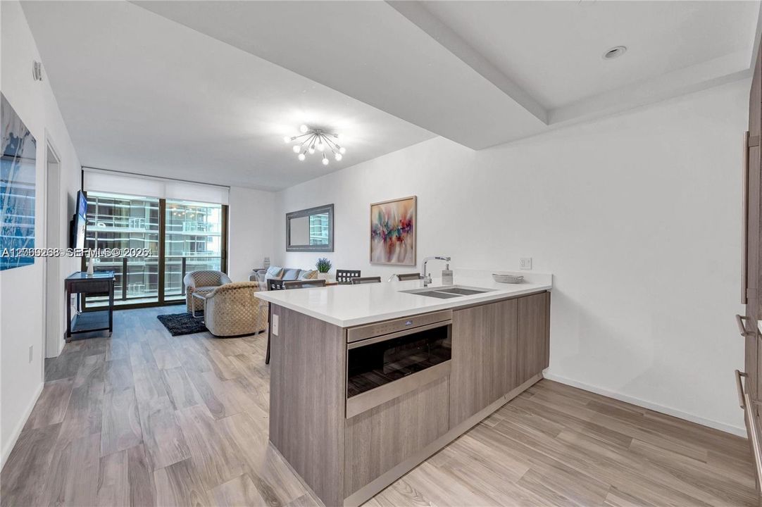Active With Contract: $4,150 (1 beds, 2 baths, 881 Square Feet)