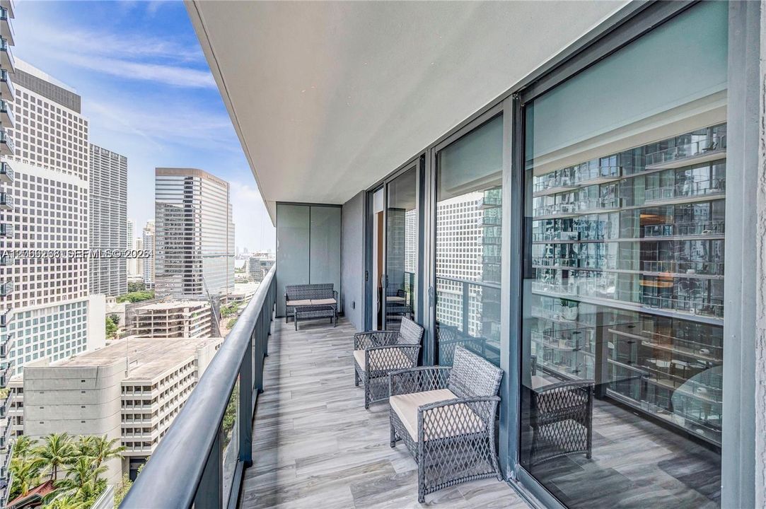 Active With Contract: $4,150 (1 beds, 2 baths, 881 Square Feet)