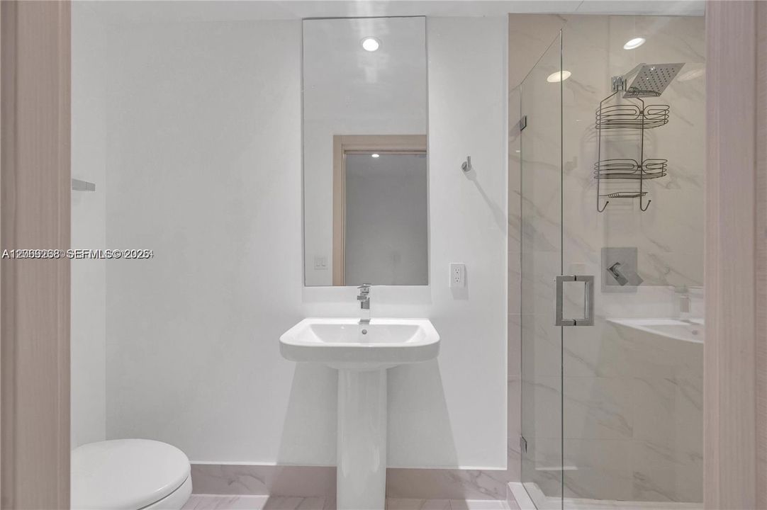 Active With Contract: $4,150 (1 beds, 2 baths, 881 Square Feet)
