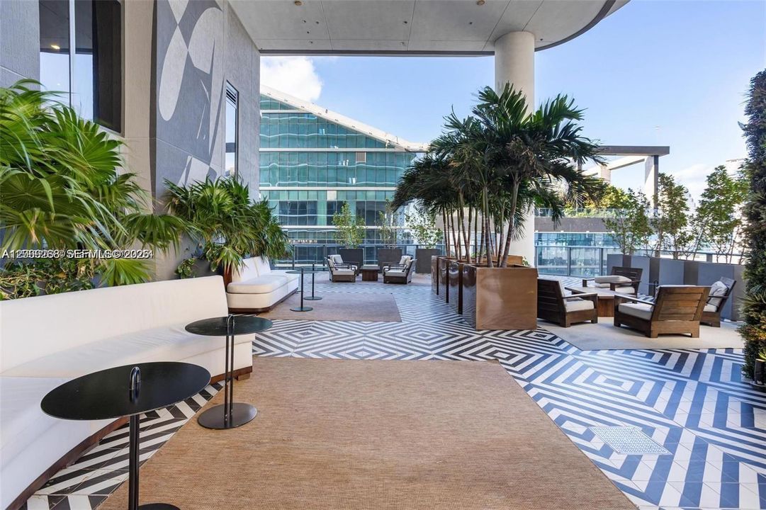 Active With Contract: $4,150 (1 beds, 2 baths, 881 Square Feet)