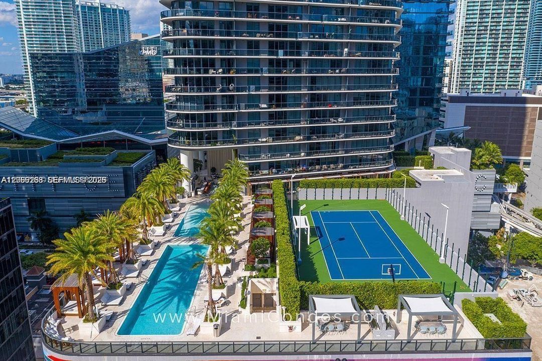 Active With Contract: $4,150 (1 beds, 2 baths, 881 Square Feet)