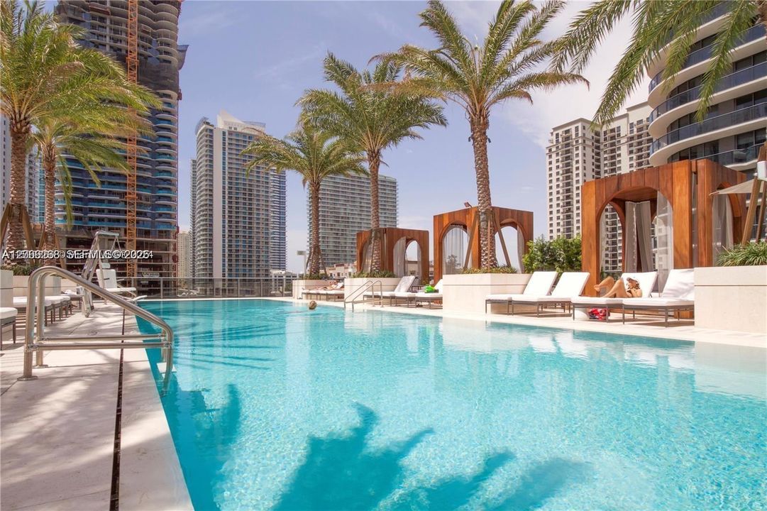 Active With Contract: $4,150 (1 beds, 2 baths, 881 Square Feet)