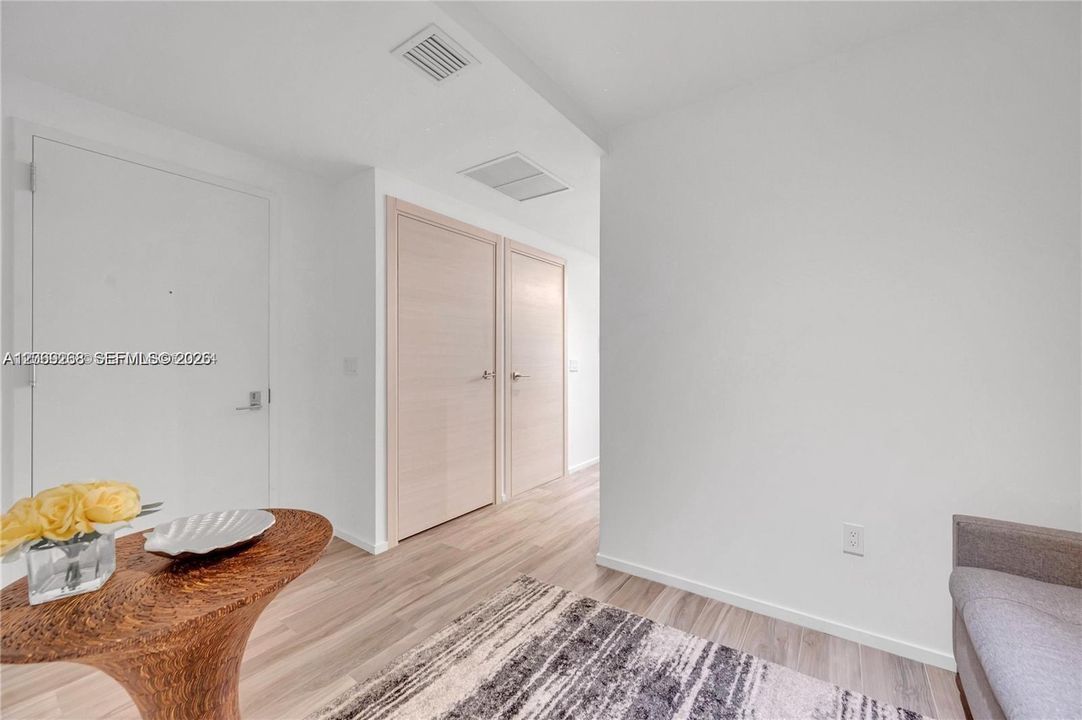 Active With Contract: $4,150 (1 beds, 2 baths, 881 Square Feet)
