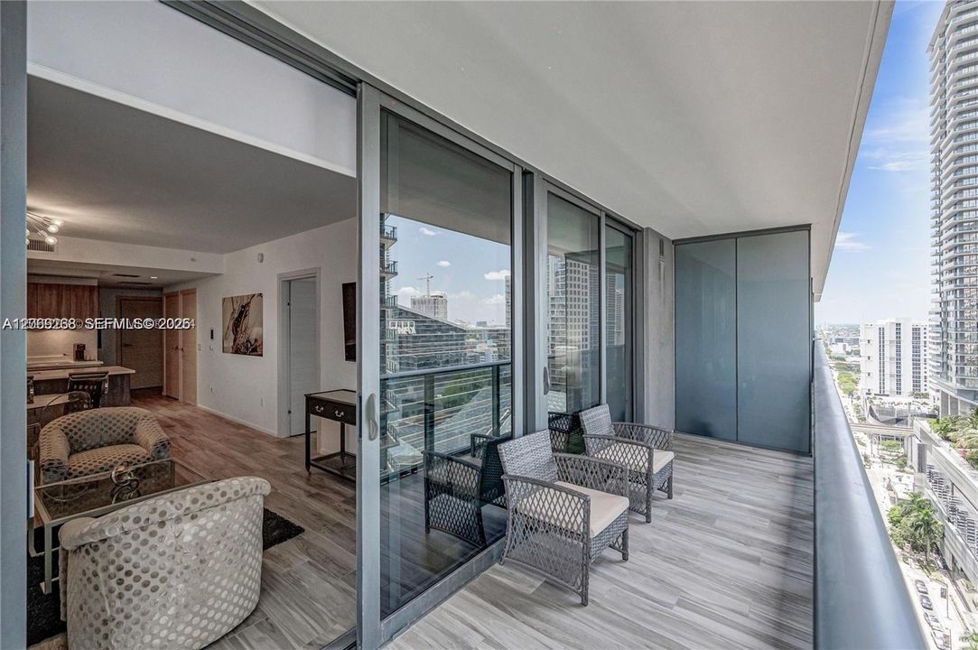 Active With Contract: $4,150 (1 beds, 2 baths, 881 Square Feet)